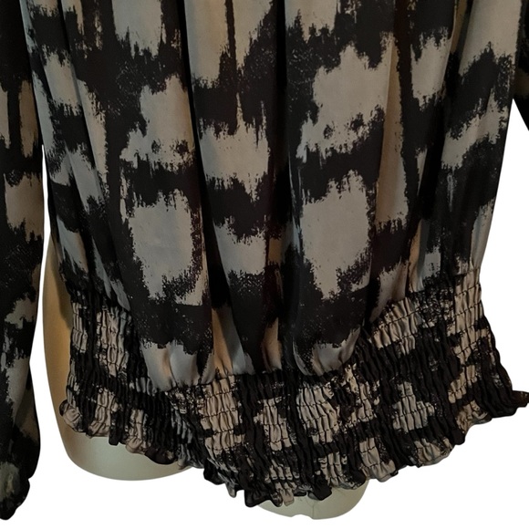 Micheal Kors size large black & silver silky off shoulder top long sleeve NWOT - Picture 5 of 9